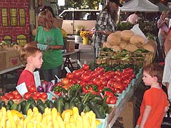 [photo, Baltimore Farmers' Market, Holliday St. and Saratoga St., Baltimore, Maryland]
