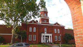 [photo, Worcester County Courthouse, One West Market St., Snow Hill, Maryland]